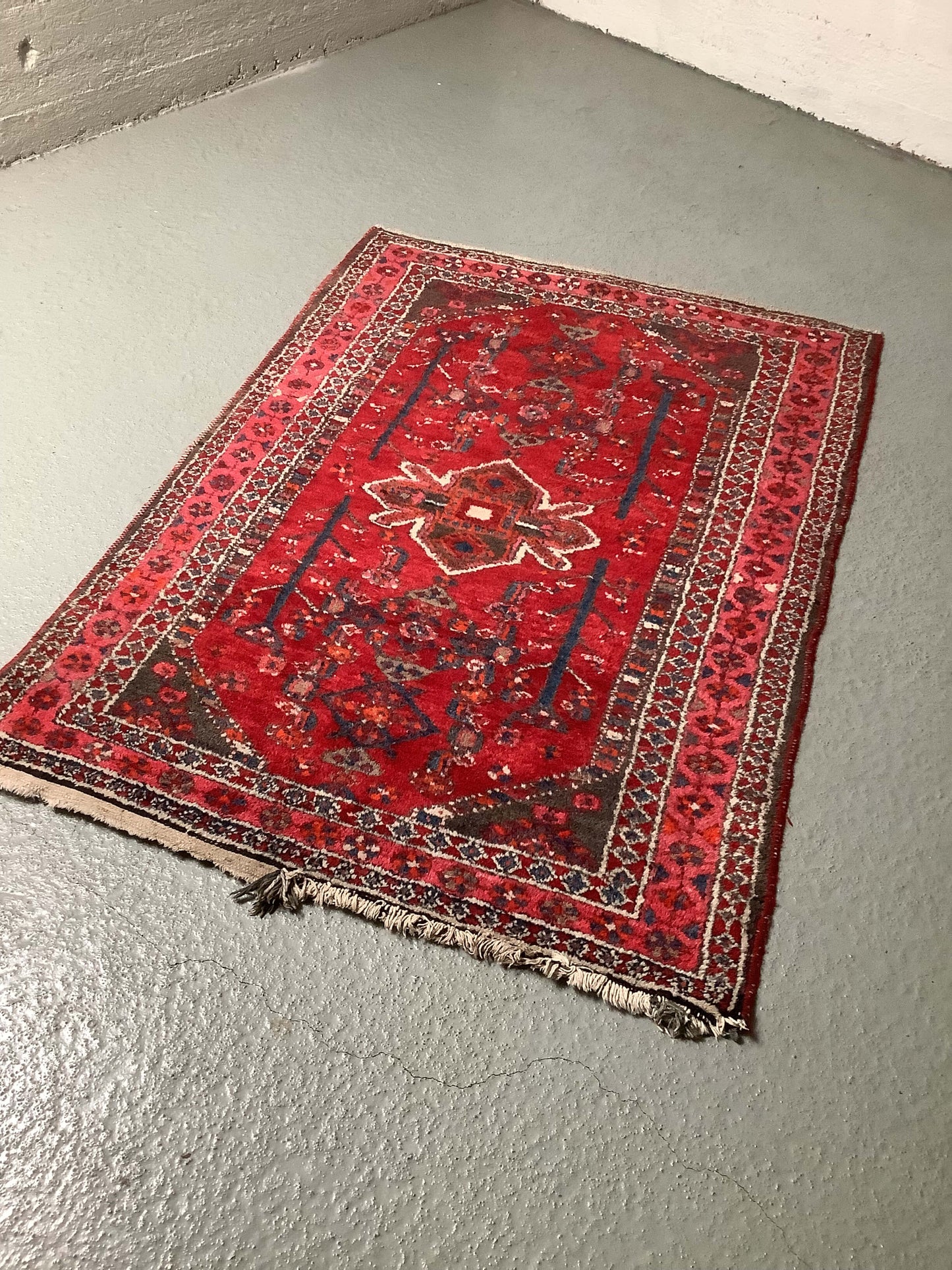 Käsinsolmittu vintage villamatto