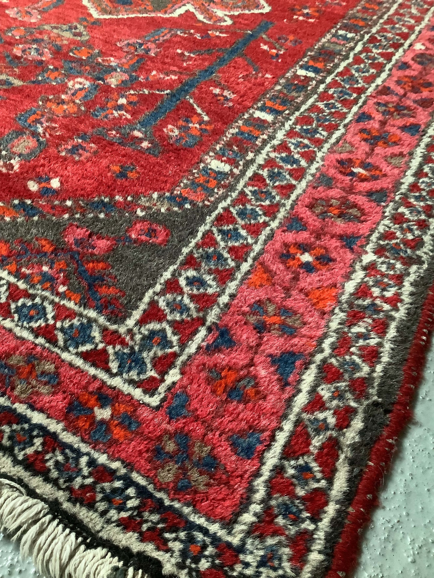Käsinsolmittu vintage villamatto