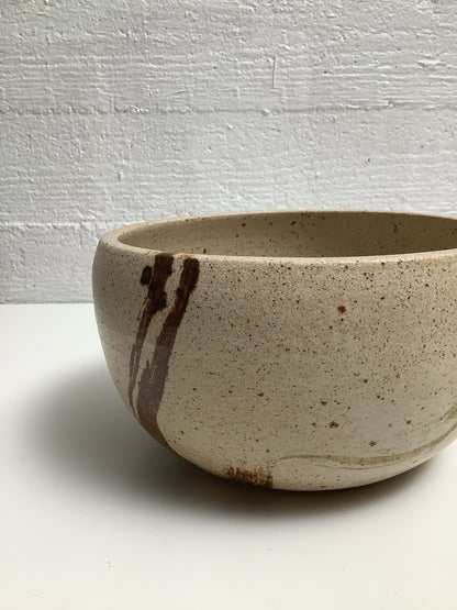 Tanskalainen keraaminen kulho