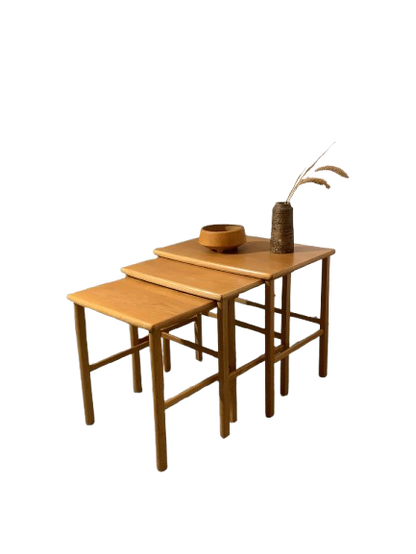 Eino Tuukkanen sarjapöytä